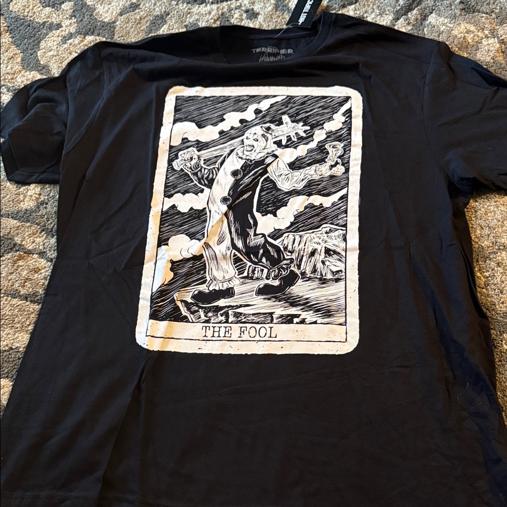 Trendy Black Graphic Tee with 'The Fool' Design